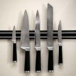 Magnetic wall holder with knives